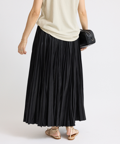 IENA（イエナ）の「レザーライクサテンプリーツスカート（スカート・レディース・チャコールグレー/ブラック/ブラウン・36/38）」の10枚目の写真