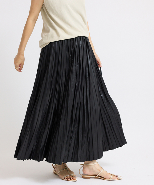 IENA（イエナ）の「レザーライクサテンプリーツスカート（スカート・レディース・チャコールグレー/ブラック/ブラウン・36/38）」の11枚目の写真