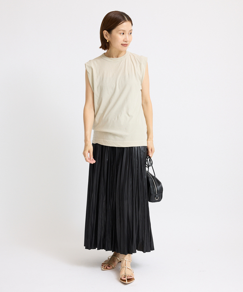IENA（イエナ）の「レザーライクサテンプリーツスカート（スカート・レディース・チャコールグレー/ブラック/ブラウン・36/38）」の12枚目の写真