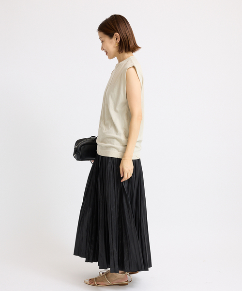 IENA（イエナ）の「レザーライクサテンプリーツスカート（スカート・レディース・チャコールグレー/ブラック/ブラウン・36/38）」の13枚目の写真