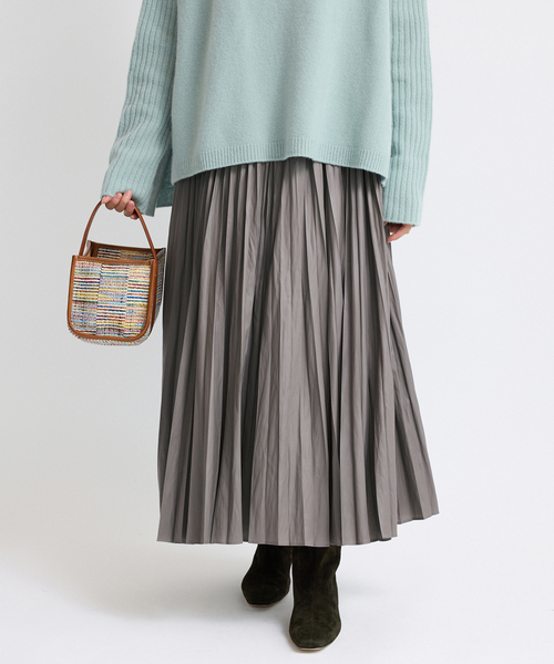 IENA（イエナ）の「レザーライクサテンプリーツスカート（スカート・レディース・チャコールグレー/ブラック/ブラウン・36/38）」の15枚目の写真