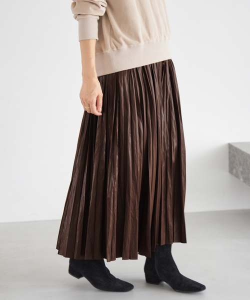IENA（イエナ）の「レザーライクサテンプリーツスカート（スカート・レディース・チャコールグレー/ブラック/ブラウン・36/38）」の21枚目の写真