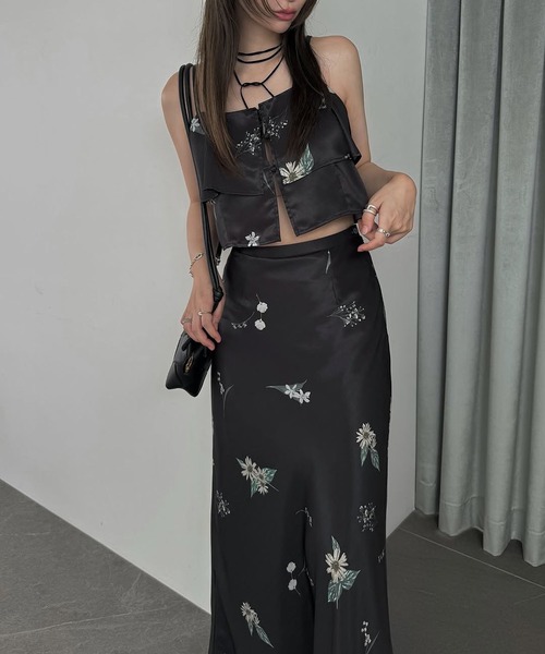 WILLFULLY(ウィルフリー)の「multi flower print bustier skirt SET UP(セットアップ・レディース・ブラック/チャコール・FREE)」の3枚目の写真