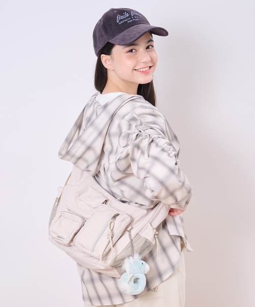 pom ponette junior(ポンポネットジュニア)の「2WAYポケットショルダー(ショルダーバッグ・キッズ・ブラック/アイボリー・F)」の2枚目の写真