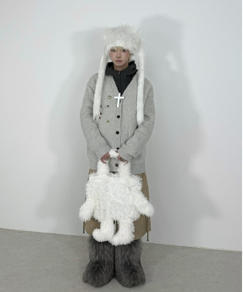 Never mind the XU / Chikashitsu+（ネバーマインド ザ エックスユー / チカシツプラス）の「【Nerd out XU】arm and legs fur bag / 【ナードアウトエックスユー】アームアンドレッグファーバッグ <着用動画あり>（ショルダーバッグ・メンズ・ホワイト・ONE SIZE）」の8枚目の写真