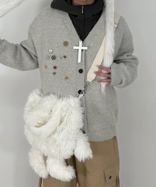 Never mind the XU / Chikashitsu+（ネバーマインド ザ エックスユー / チカシツプラス）の「【Nerd out XU】arm and legs fur bag / 【ナードアウトエックスユー】アームアンドレッグファーバッグ <着用動画あり>（ショルダーバッグ・メンズ・ホワイト・ONE SIZE）」の12枚目の写真