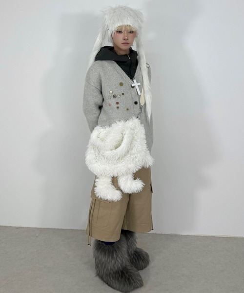 Never mind the XU / Chikashitsu+（ネバーマインド ザ エックスユー / チカシツプラス）の「【Nerd out XU】arm and legs fur bag / 【ナードアウトエックスユー】アームアンドレッグファーバッグ <着用動画あり>（ショルダーバッグ・メンズ・ホワイト・ONE SIZE）」の13枚目の写真