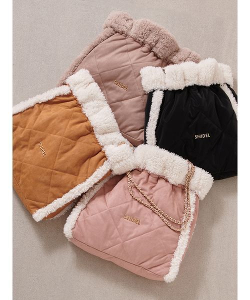 SNIDEL（スナイデル）の「【WEB限定/ボアコレクション】キルティングチェーンバッグ（ハンドバッグ・レディース・グレー/ブラック/ブラウン/ピンク・F）」の14枚目の写真