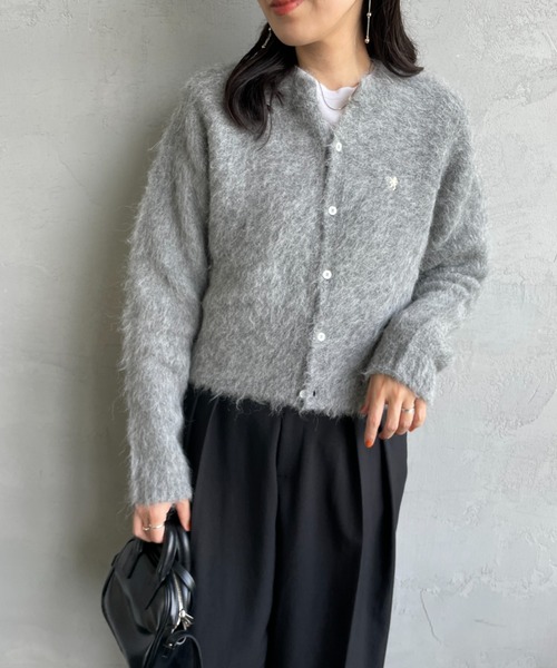 GYMPHLEX（ジムフレックス）の「[GYMPHLEX/ジムフレックス] ロゴ刺繍 クルーネック ショート丈 シャギーニットカーディガン（カーディガン/ボレロ・レディース・ライトグレー/レッド/ネイビー・14）」の7枚目の写真