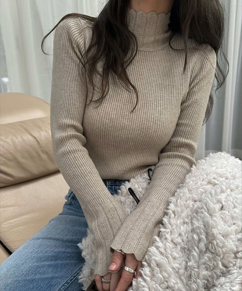 WILLFULLY（ウィルフリー）の「scallop high neck flare sleeve knit（ニット/セーター・レディース・ブラウン/ベージュ/アイボリー/ブラック/グレー・FREE）」の5枚目の写真