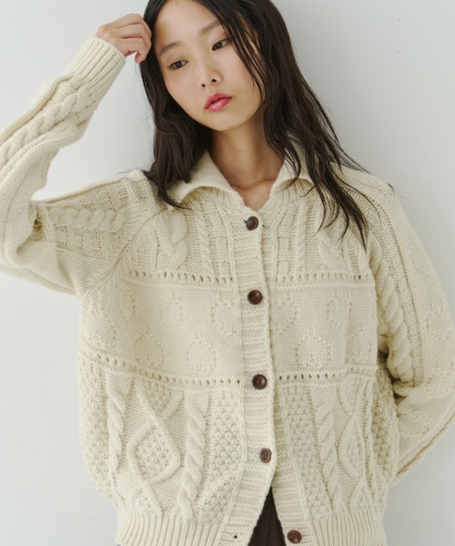 NUJOH(ヌゾ)の「Chunky Cable Knit Short Cardigan / チャンキーニットショートカーディガン(ニット/セーター・レディース・ベージュ/ブルー・FREE)」の22枚目の写真