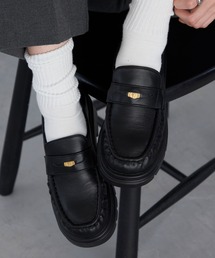 トラックソールスクエアトゥ ギャザーコインローファーブラック