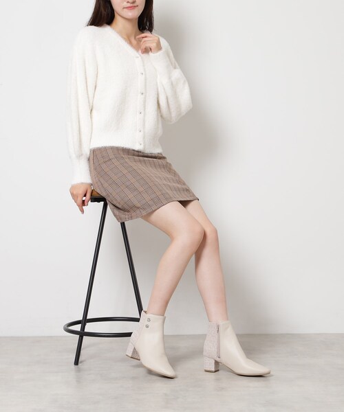 ESPERANZA(エスペランサ)の「ビジュー付きツイードショートブーツ(ブーツ・レディース・ホワイト系9/ベージュ系8/ブラック系8・S/M/L/LL)」の12枚目の写真