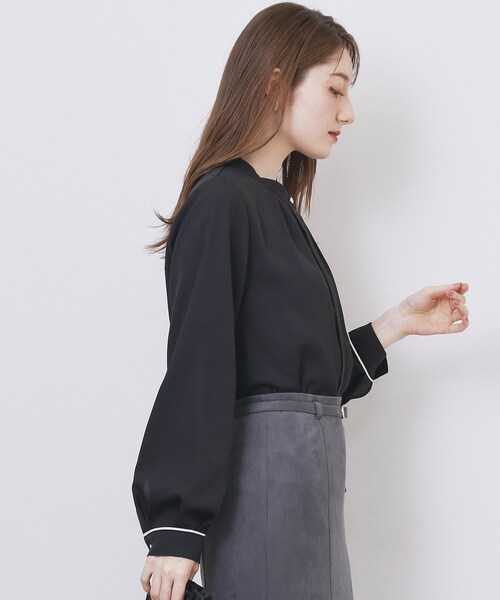 index（インデックス）の「タックデザインバンドカラーブラウス【洗濯機OK】（シャツ/ブラウス・レディース・ホワイト系7/ベージュ系その他7/ネイビー系4/ブラック系7・36/38/40/42）」の11枚目の写真