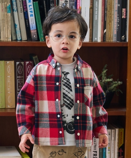kladskap（クレードスコープ）の「オオカミ刺しゅうチェック長袖シャツ（シャツ/ブラウス・キッズ・モスグリーン/レッド・110cm/90cm/100cm/120cm/130cm）」の2枚目の写真