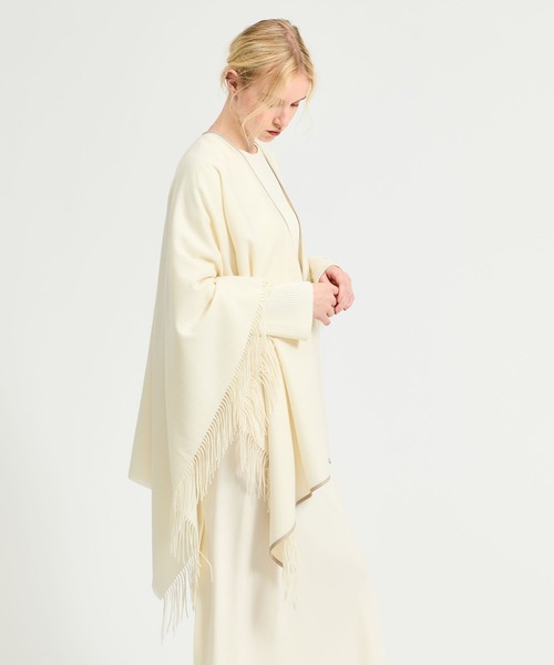 ESTNATION(エストネーション)の「ESTNATION / パイピング カシミヤ ポンチョ(ストール/ショール・レディース・グレー/ホワイト・FREE)」の4枚目の写真