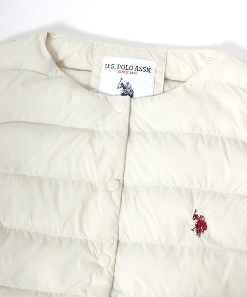 U.S. POLO ASSN.（ユーエスポロアッスン）の「U.S.POLO ASSN. キルティング ノーカラー フェイクダウンジャケットベスト/中わたインナーダウン レディース（ダウンベスト・レディース・ベージュ/ネイビー/アイボリー/ブラック/カーキ・M/L）」の7枚目の写真