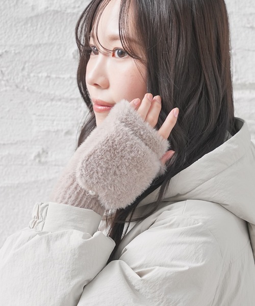 Honeys（ハニーズ）の「【ハニぽか】フード付シャギー手袋（手袋・レディース・モカ/アイボリー・FREE）」の16枚目の写真