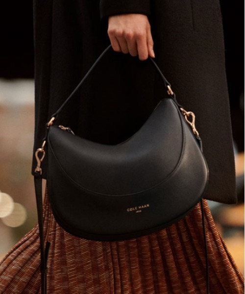 COLE HAAN（コールハーン）の「カタリーナ スモール クロスボディ womens（ショルダーバッグ・レディース・ブラック・OSFA）」の3枚目の写真