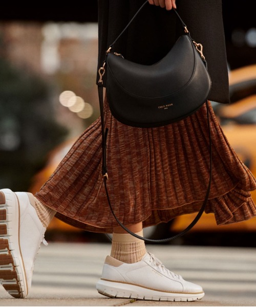 COLE HAAN（コールハーン）の「カタリーナ スモール クロスボディ womens（ショルダーバッグ・レディース・ブラック・OSFA）」の4枚目の写真