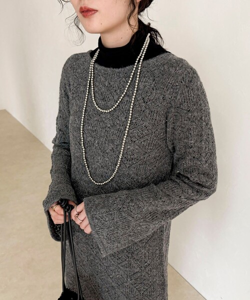 fredy emue(フレディエミュ)の「モヘヤ混透かし柄ベルスリーブワンピース(ワンピース・レディース・グレー/レッド/アイボリー・38)」の8枚目の写真