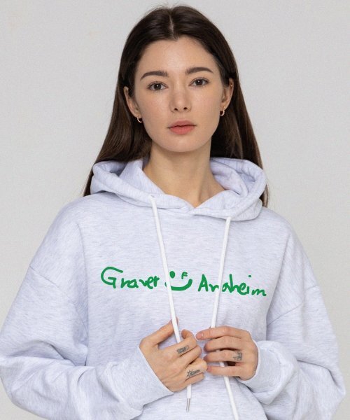 GRAVER（グレーバー）の「[ユニセックス]ドローイングロゴドローイングスマイルフードパーカー_メランジホワイト（パーカー・レディース・ホワイト・SMALL/MEDIUM/LARGE/X-LARGE）」の2枚目の写真