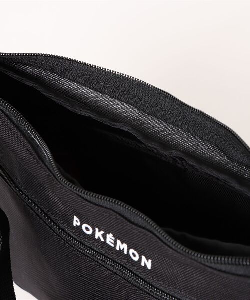 Manhattan Portage(マンハッタンポーテージ)の「DUET SHOULDER BAG Pokemon 25(ショルダーバッグ・メンズ・ブラック・SMALL)」の2枚目の写真