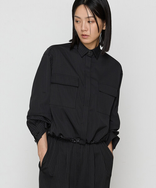 COMME CA（コムサ）の「〔 TALLサイズ 〕【ブライトリーセットアップ】サテンストライプ・無地 シャツジャケット（ブルゾン・レディース・ブラック系その他/グレー系その他・13号/15号）」の2枚目の写真