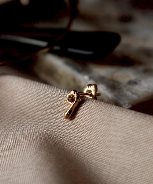 norme(ノーム)の「【SILVER925】ノーム ナンバリング ピアス (1P) / norme numbering pierce (1P)(ピアス(片耳用)・レディース・ゴールド系9/ゴールド系4/ゴールド系2/ゴールド系3/ゴールド系1/ゴールド系8/ゴールド系7/ゴールド系6/ゴールド系5・FREE)」の22枚目の写真