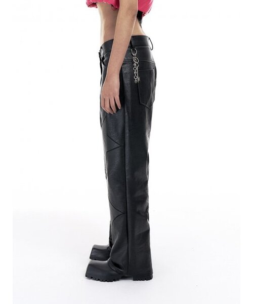 YEEL(ワイイーイーエル)の「EMBROIDERY LEATHER PANTS BLACK(その他パンツ・レディース・その他・SMALL/MEDIUM)」の2枚目の写真