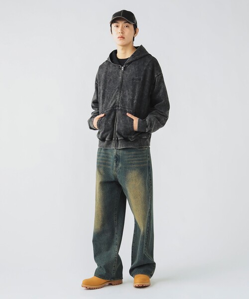 BEAMS HEART(ビームスハート)の「フェード エンブレム ジップ パーカー【ユニセックス】(パーカー・メンズ・ブラック/ブラウン・LARGE/MEDIUM/SMALL)」の3枚目の写真