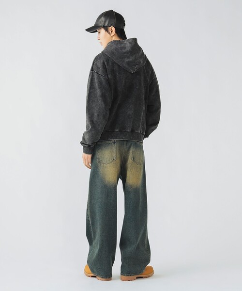 BEAMS HEART(ビームスハート)の「フェード エンブレム ジップ パーカー【ユニセックス】(パーカー・メンズ・ブラック/ブラウン・LARGE/MEDIUM/SMALL)」の4枚目の写真