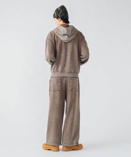 BEAMS HEART(ビームスハート)の「フェード エンブレム ジップ パーカー【ユニセックス】(パーカー・メンズ・ブラック/ブラウン・LARGE/MEDIUM/SMALL)」の12枚目の写真