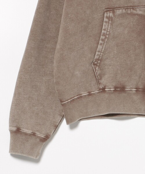 BEAMS HEART(ビームスハート)の「フェード エンブレム ジップ パーカー【ユニセックス】(パーカー・メンズ・ブラック/ブラウン・LARGE/MEDIUM/SMALL)」の8枚目の写真