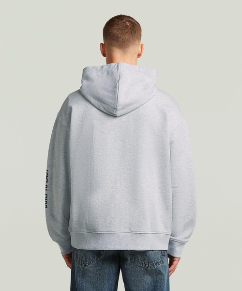 G-STAR（ジースター）の「Stencil Relaxed Hoodie Zip Sweater/ミリタリーディテールステンシルグラフィックオーバーサイズジップアップスウェットパーカー/セットアップ可能（スウェット・メンズ・ライトグレー・LARGE/SMALL/X-SMALL/X-LARGE/MEDIUM）」の2枚目の写真