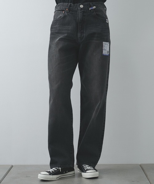 Maison MIHARA YASUHIRO(メゾンミハラヤスヒロ)の「【in・stru(men-tal)】【Maison MIHARAYASUHIRO / メゾンミハラヤスヒロ】HARD WASHED SELVAGE DENIM STRAIGHT PANTS(デニムパンツ・メンズ・ブラック/インディゴブルー・48/46)」の2枚目の写真