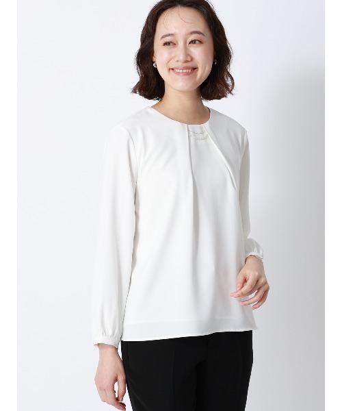 SUIT SQUARE（スーツスクエア）の「ラウンドネックブラウス 8分袖 ウォッシャブル NIR＋UVカット 無地 メタルパーツ（シャツ/ブラウス・レディース・ベージュ/ネイビー/イエロー/サックスブルー/オフホワイト・38(9号)/40(11号)）」の8枚目の写真