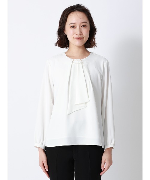 SUIT SQUARE（スーツスクエア）の「ラウンドネックブラウス 8分袖 ウォッシャブル NIR＋UVカット 無地 メタルパーツ（シャツ/ブラウス・レディース・ベージュ/ネイビー/イエロー/サックスブルー/オフホワイト・38(9号)/40(11号)）」の10枚目の写真