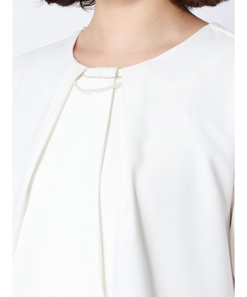 SUIT SQUARE（スーツスクエア）の「ラウンドネックブラウス 8分袖 ウォッシャブル NIR＋UVカット 無地 メタルパーツ（シャツ/ブラウス・レディース・ベージュ/ネイビー/イエロー/サックスブルー/オフホワイト・38(9号)/40(11号)）」の13枚目の写真