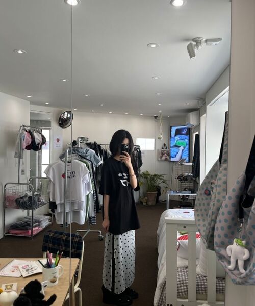 ITZAVIBE(イッザバイブ)の「MIX LOGO T SHIRT - WHITE(Tシャツ/カットソー・レディース・その他・ONE SIZE)」の9枚目の写真