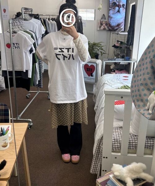 ITZAVIBE(イッザバイブ)の「MIX LOGO T SHIRT - WHITE(Tシャツ/カットソー・レディース・その他・ONE SIZE)」の8枚目の写真