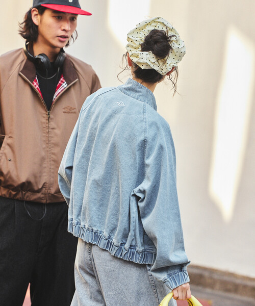 FREAK'S STORE(フリークスストア)の「UMBRO × FREAK'S STORE/アンブロ 別注 DENIM STAND COLLAR BLOUSON/デニム スタンドカラー ブルゾン(デニムジャケット・レディース・ブルー/ブラック/ネイビー・フリ-)」の14枚目の写真