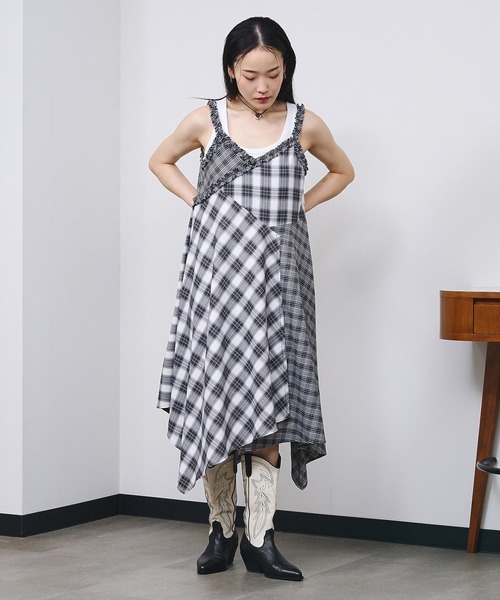 ROSE BUD(ローズバッド)の「MIXED CHECK DRESS(ワンピース・レディース・ブラック/ベージュ・ONE SIZE)」の4枚目の写真
