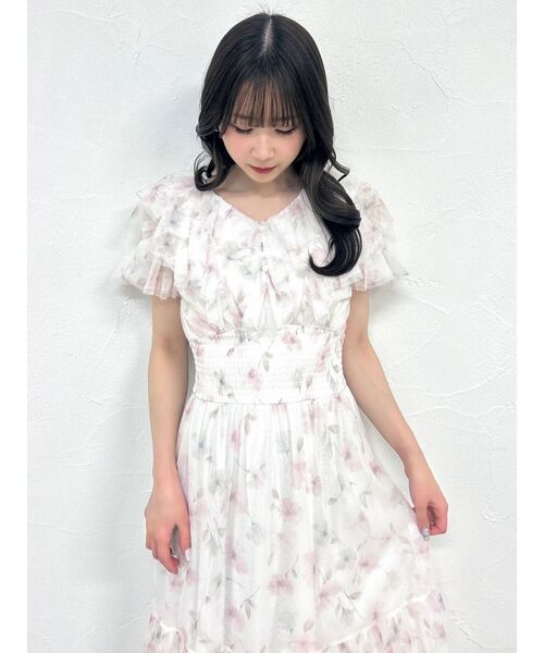 dazzlin(ダズリン)の「チュールフラワーギャザーワンピース(ワンピース・レディース・アイボリー/ブルー/ピンク・MEDIUM/SMALL)」の5枚目の写真