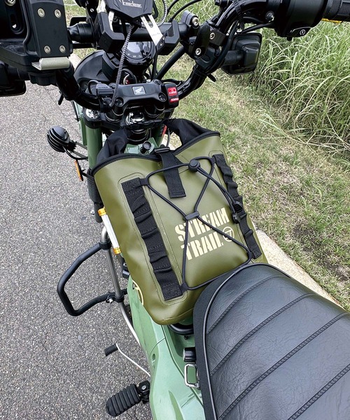 STREAM TRAIL(ストリームトレイル)の「BK CENTER BAG バイクセンター バッグ(ショルダーバッグ・メンズ・オリーブドラブ/ブラック・FREE)」の2枚目の写真