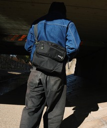 HUF（ハフ）の「HUF X VAGA MAGIC POCKET（ショルダーバッグ）」