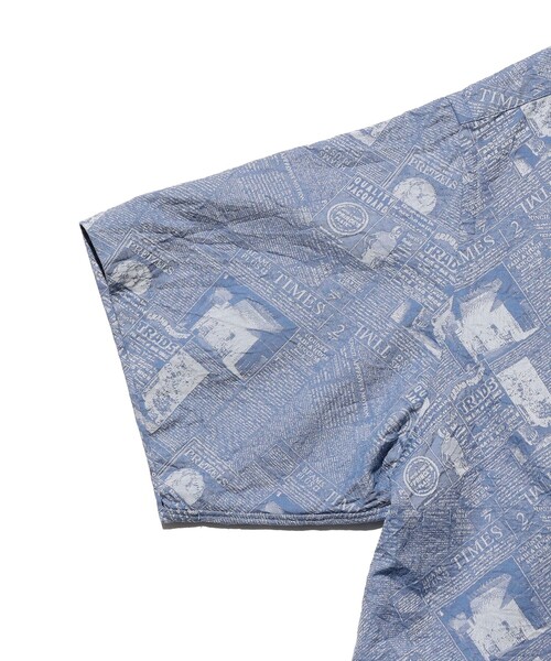 BEAMS PLUS(ビームスプラス)の「B.D. Pullover Classic-fit Newspaper Jacquard(シャツ/ブラウス・メンズ・ブルー/ブラック・SMALL/MEDIUM/LARGE/X-LARGE)」の17枚目の写真