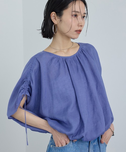 SALON adam et rope'(サロン アダム エ ロペ)の「【WEB限定】ヨーロピアンリネンドロストギャザーブラウス(シャツ/ブラウス・レディース・チャコールグレー/ブルー系その他4/ホワイト・FREE)」の3枚目の写真