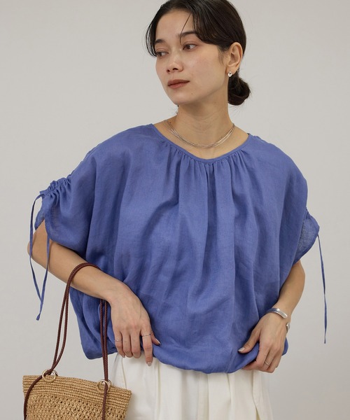 SALON adam et rope'(サロン アダム エ ロペ)の「【WEB限定】ヨーロピアンリネンドロストギャザーブラウス(シャツ/ブラウス・レディース・チャコールグレー/ブルー系その他4/ホワイト・FREE)」の4枚目の写真