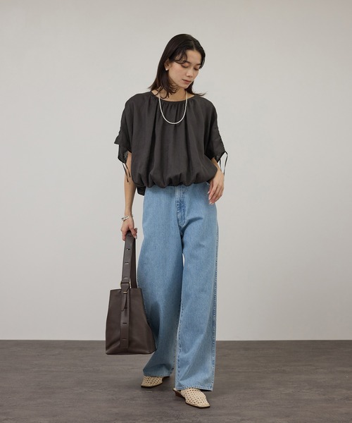 SALON adam et rope'(サロン アダム エ ロペ)の「【WEB限定】ヨーロピアンリネンドロストギャザーブラウス(シャツ/ブラウス・レディース・チャコールグレー/ブルー系その他4/ホワイト・FREE)」の5枚目の写真